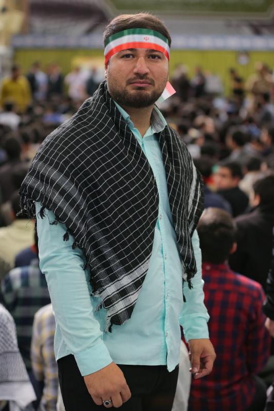 عکس یادگاری دانش‌آموزان در حسینیه امام خمینی (ره)